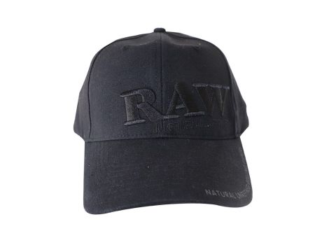 RAW Black - Czarna czapka z płaskim daszkiem
